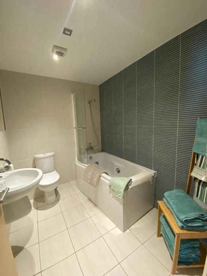Cosy 3 Bedroom Apartment In Central Portrush With Sea Views ภายนอก รูปภาพ