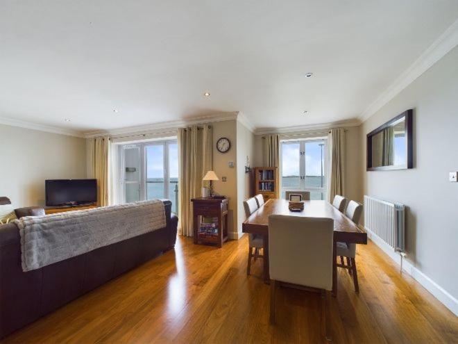 Cosy 3 Bedroom Apartment In Central Portrush With Sea Views ภายนอก รูปภาพ