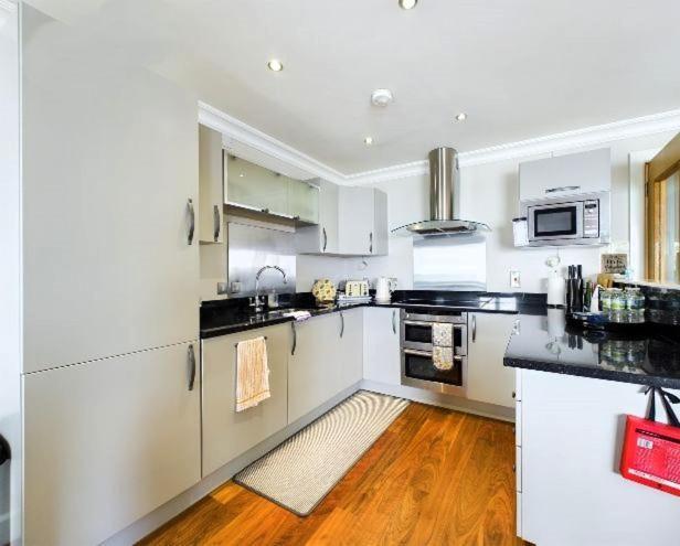 Cosy 3 Bedroom Apartment In Central Portrush With Sea Views ภายนอก รูปภาพ