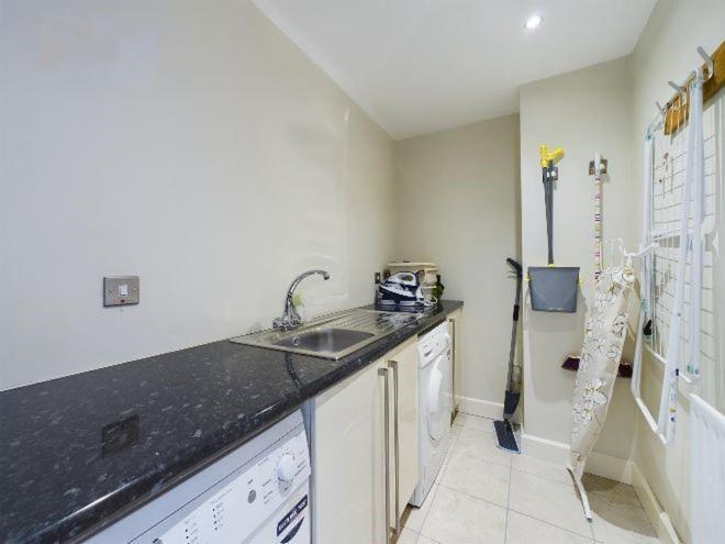 Cosy 3 Bedroom Apartment In Central Portrush With Sea Views ภายนอก รูปภาพ